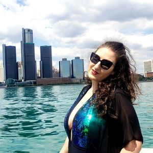 Meet your Posher, Ariel